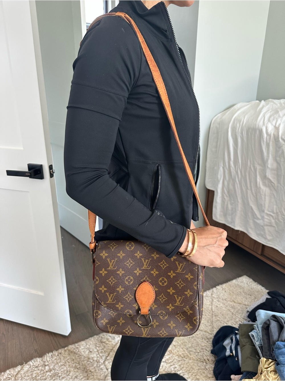 Louis Vuitton Brown Monogram Crossbody with Tan Trim - Picture 14 of 14